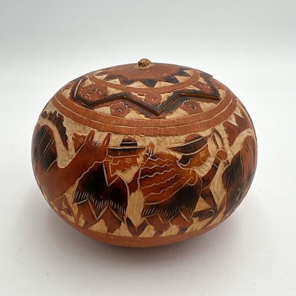Vintage Hand Carved Peruvian Gourd Box Folk Art Llama Farmer Trinket Artisan - Picture 3 of 9